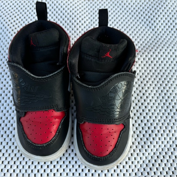 Jordan Sky Jordan 1 Sneakers Kids Size 8 C - Picture 3 of 6